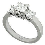 18K White Gold Three Stone Ring : 0.90 cttw Diamonds