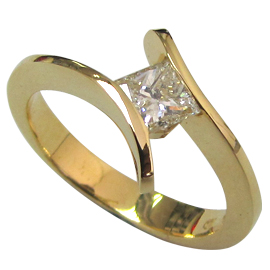 18K Yellow Gold Solitaire Ring : 0.40 ct Diamond