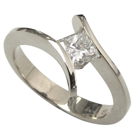 18K White Gold Solitaire Ring : 0.40 ct Diamond