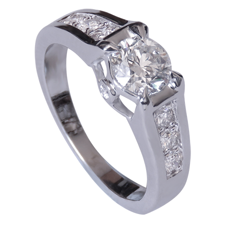 18K White Gold Multi Stone Ring : 0.90 cttw Diamonds
