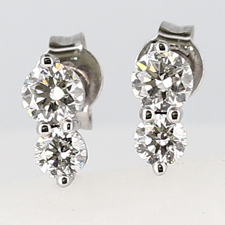 18K White Gold Stud Earrings : 0.80 cttw Diamonds