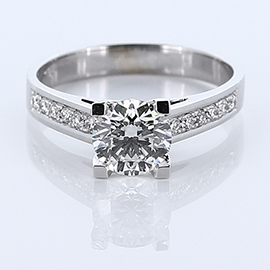 18K White Gold Multi Stone Ring : 1.05 cttw Diamonds