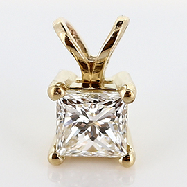 18K Yellow Gold Solitaire Pendant : 0.50 cttw Diamond