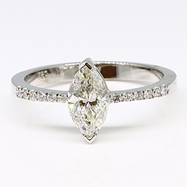 18K White Gold Multi Stone Ring : 0.80 cttw Diamonds