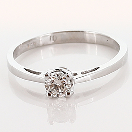 18K White Gold Solitaire Ring : 0.25 ct Diamond