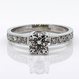 18K White Gold Multi Stone Ring : 0.95 cttw Diamonds