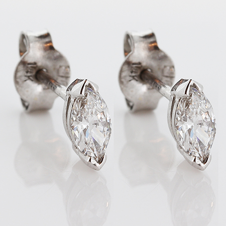 14K White Gold Stud Earrings : 0.30 cttw Diamonds