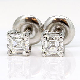 18K White Gold Stud Earrings : 0.80 cttw Diamonds