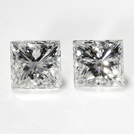 0.63 cttw Pair of Princess Cut Diamonds : H / SI1
