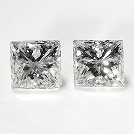 0.66 cttw Pair of Princess Cut Diamonds : H / SI1