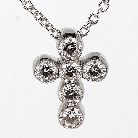 18K White Gold Cross Pendant : 0.26 cttw Diamonds