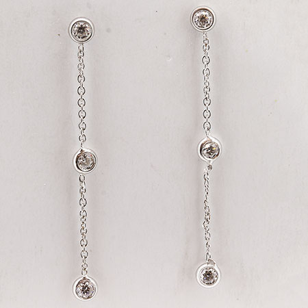 18K White Gold Drop Earrings : 0.30 cttw Diamonds