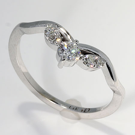 14K White Gold Multi Stone Ring : 0.28 cttw Diamonds