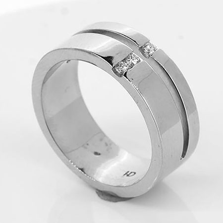 18K White Gold Band : 0.12 ct Diamonds