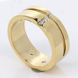 18K Yellow Gold Band : 0.12 ct Diamonds