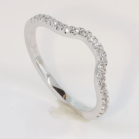 18K White Gold Band : 0.17 cttw Diamonds