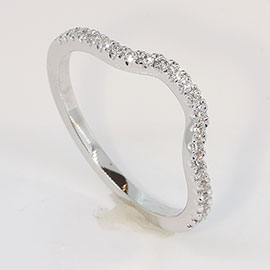 18K White Gold Band : 0.17 cttw Diamonds