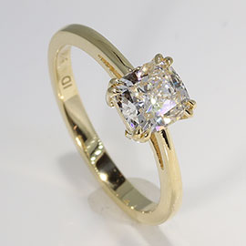 18K Yellow Gold Solitaire Ring : 1.00 ct Diamond
