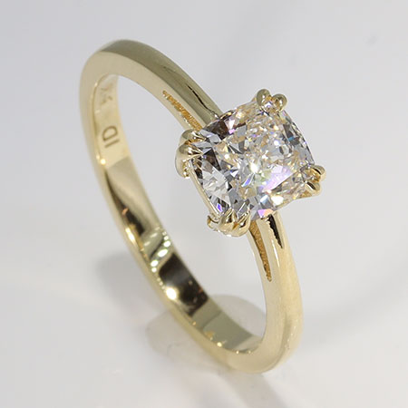 18K Yellow Gold Solitaire Ring : 1.00 ct Diamond