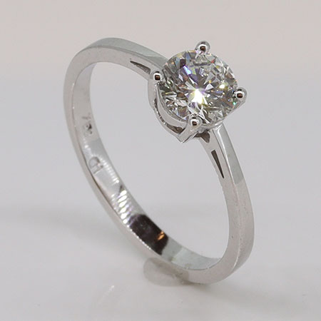 18K White Gold Solitaire Ring : 0.72 ct Diamond